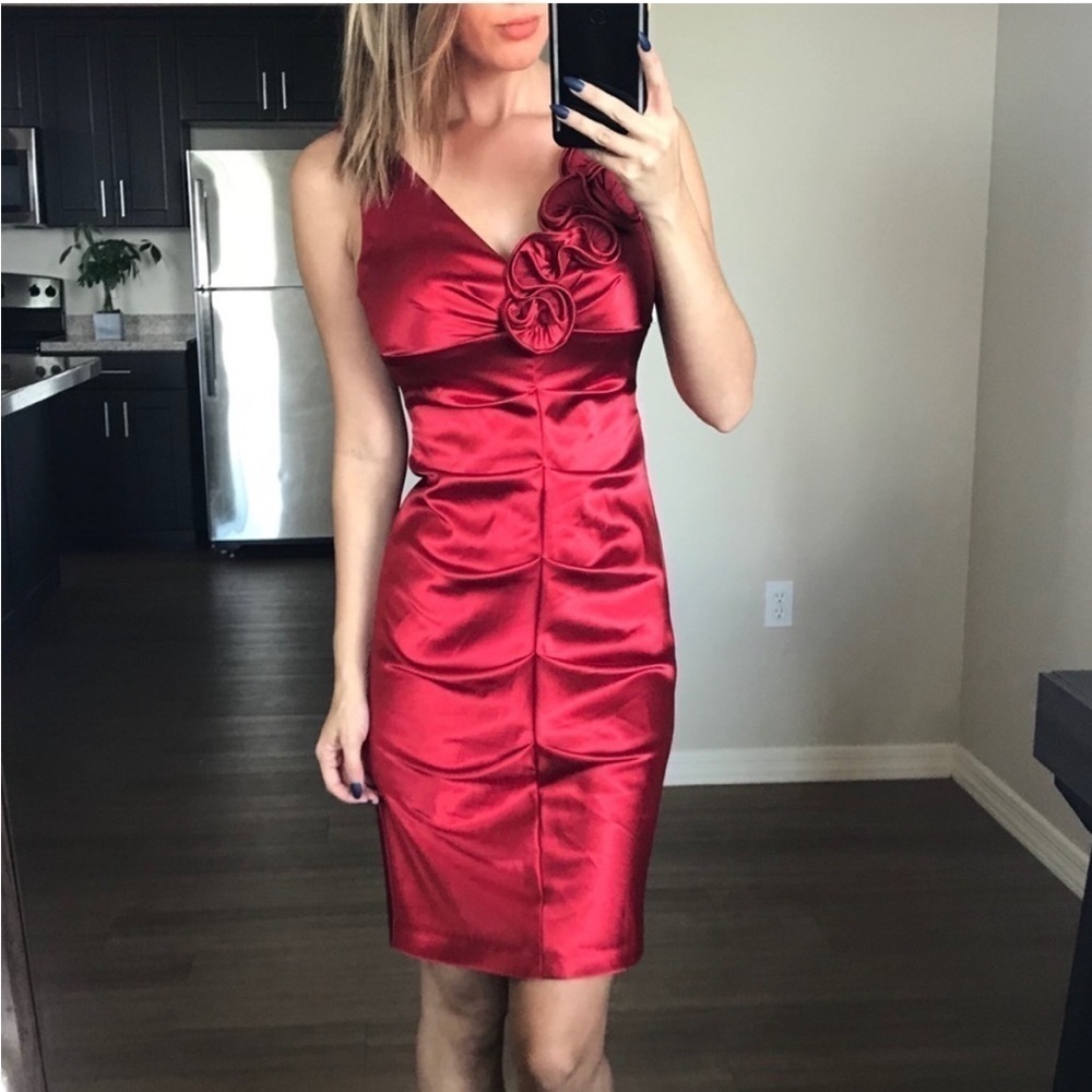 Xscape Red Satin Ruched Rosette Shoulder Midi Dress Size Small/4 - Picture 3 of 13